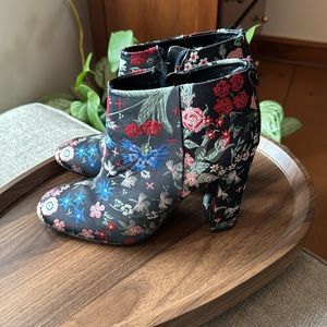 Sam Edelman Cambell Floral Jacquared  Women’s Ankle Boots